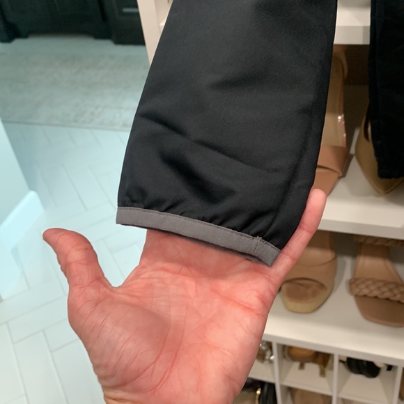 NWOT… Under Armour 1/2 zip pullover - Picture 5 of 7